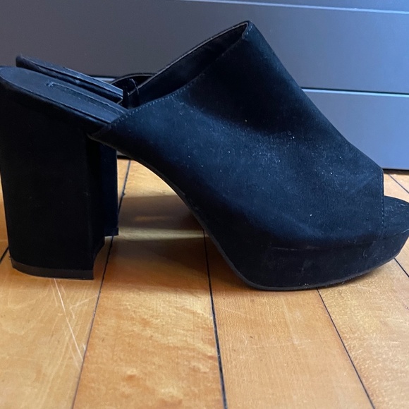3 for 25! Forever 21 Suede‎ Open Toed Mules - Picture 1 of 3